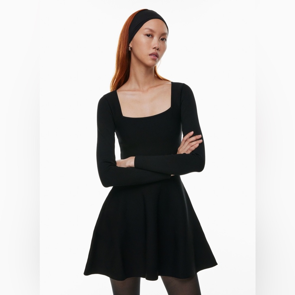 Aritzia Babaton Sculpt Knit Applause Dress